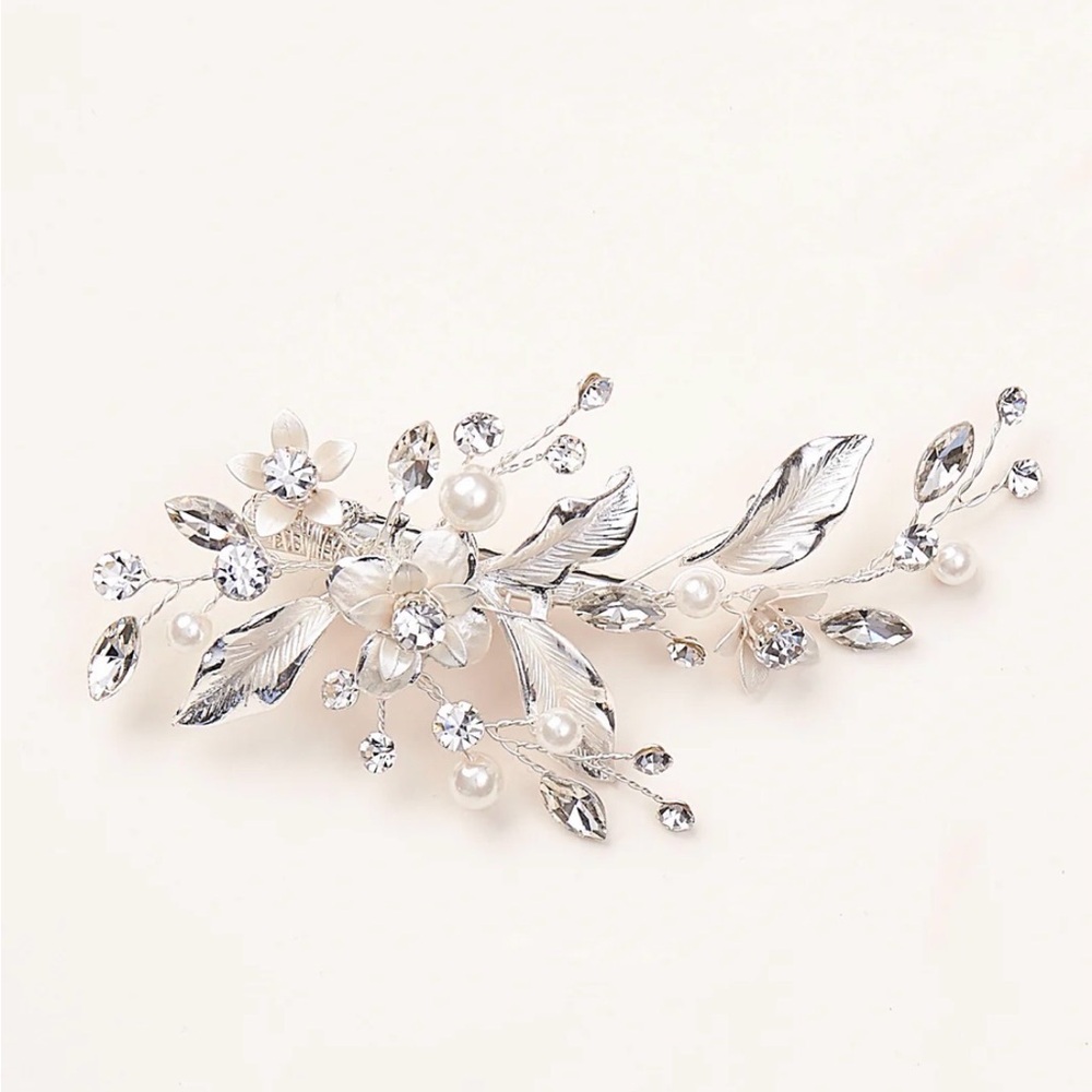 Brand New! Dareth Colburn Petite Pearl and Floral Hair Clip